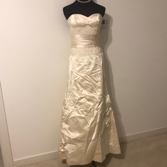 BRIDAL - Picture 3 of 7